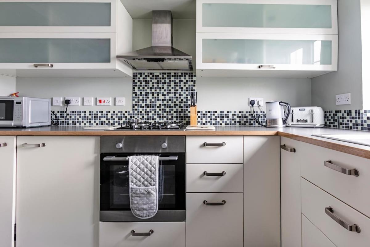 The Green Views Apartment Families, Tourists, Professionals Maidenhead Bagian luar foto
